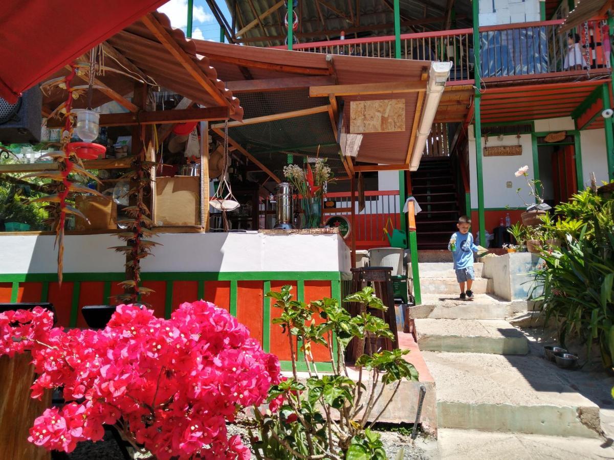 Hostal Estrella De Agua ซาเลนโต ภายนอก รูปภาพ